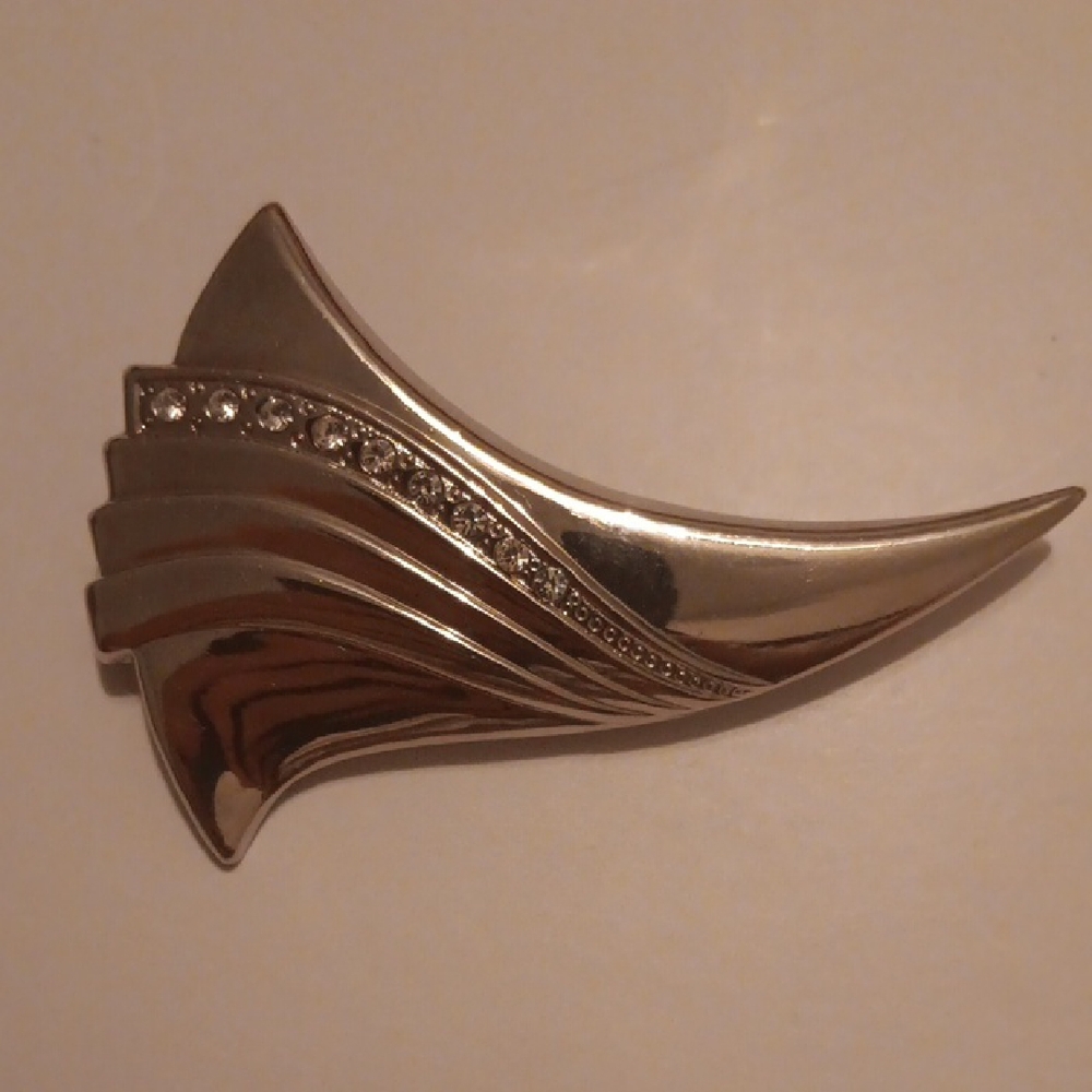 Modernist Swoosh Brooch with Clear Rhinestones Gold Tone Setting Vintage Jewelry
